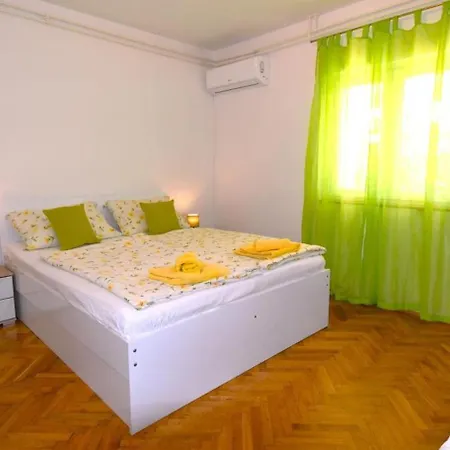 Penzion In With Terrace, Air Conditioning, Wifi 3719-3