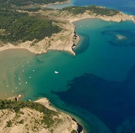 Gostinjska kuća In With Terrace, Air Conditioning, Wifi 3719-3 Lopar